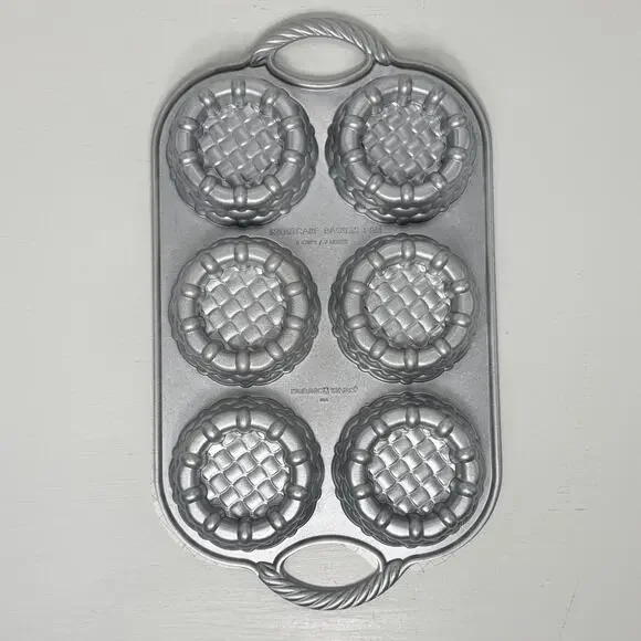 WILLIAMS-SONOMA Nordic Ware Shortcake Basket Pan Silver 3 Cup Cakelet Easter EUC - Picture 2 of 5